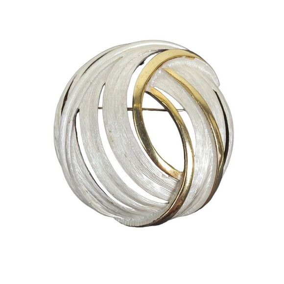 Vintage Round Swirl Dome Cutout Silvery White Enamel Gold Tone Metal Brooch Pin - Picture 1 of 10